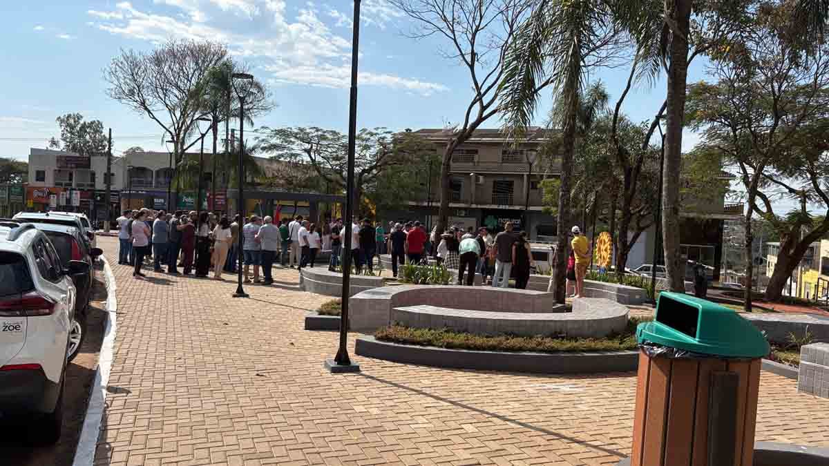 Prefeitura de Ivaiporã inaugura revitalização da Praça Mário Moreira Bonfim Praça Mário Moreira Bonfim recebeu melhorias na estrutura, iluminação, paisagismo e mobiliário.