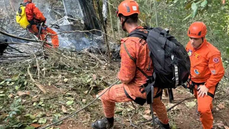 Bombeiros atendem queda de helicóptero no Parque Nacional da Tijuca