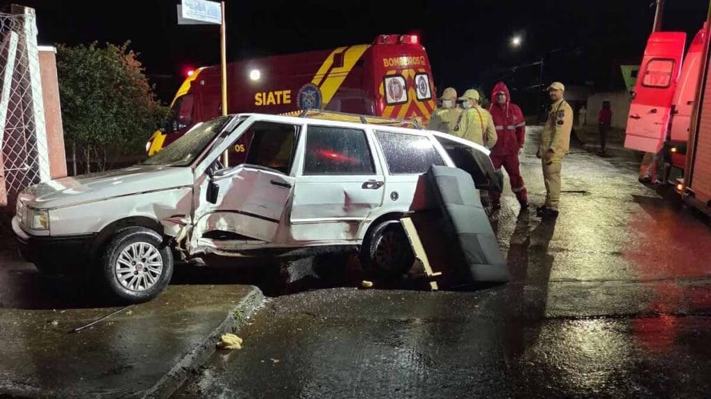 Fiat Elba Weekend fica danificado após acidente de trânsito em Ivaiporã