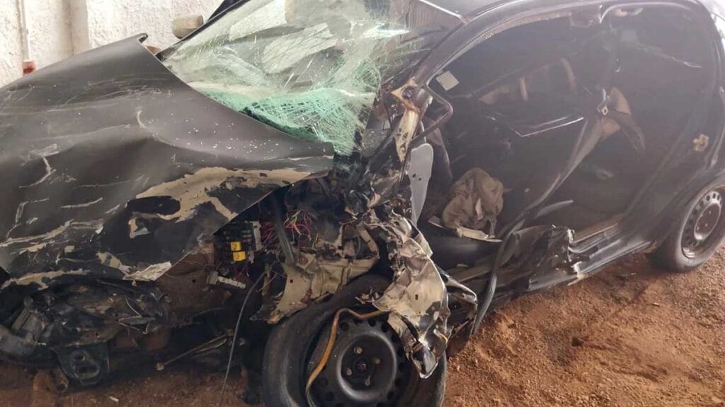 Acidente na BR-376 deixa cinco feridos entre Mauá da Serra e Ortigueira cidente na BR-376 entre Mauá da Serra e Ortigueira envolvendo carro e carreta