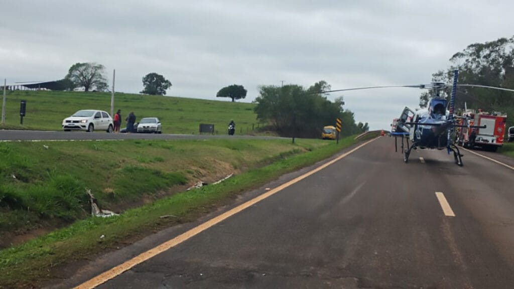 Acidente com três veículos na BR-376 deixa dois feridos no Noroeste do PR Colisão entre três veículos deixou dois motoristas feridos no km 153 da BR-376, em Paranavaí.
