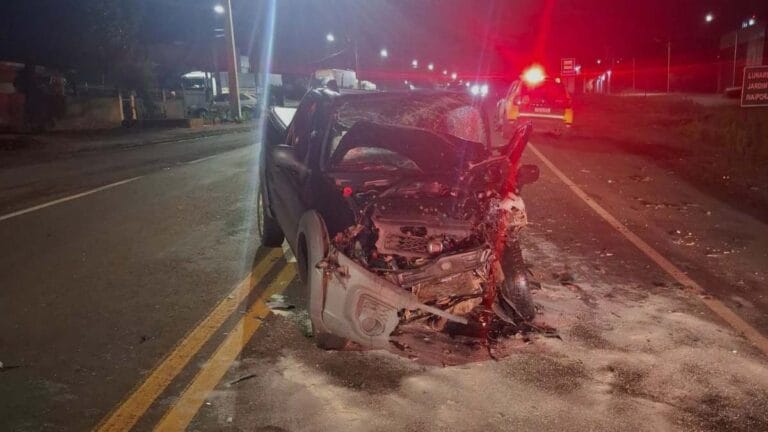 Acidente aconteceu na PR-082, em São João do Ivaí, durante a madrugada desta segunda-feira (14)