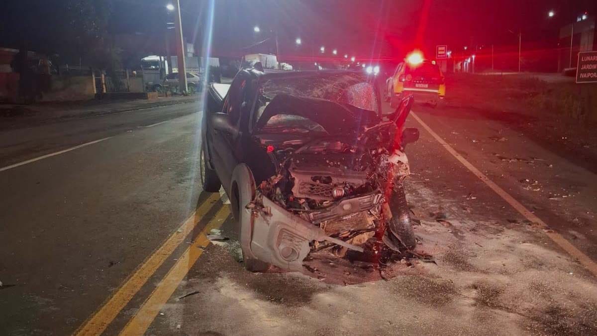 Acidente aconteceu na PR-082, em São João do Ivaí, durante a madrugada desta segunda-feira (14)