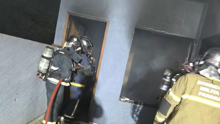 Homem é acusado de incendiar a casa da ex-companheira em Jardim Alegre após não aceitar o fim do relacionamento