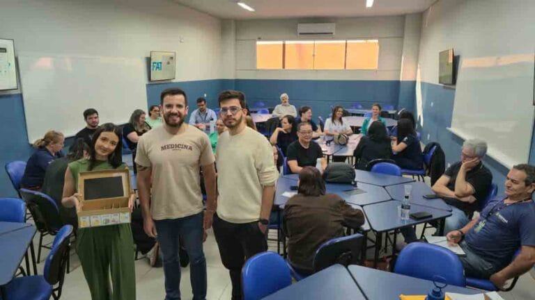 Acadêmicos de Medicina da Fatec Ivaiporã apresentam projeto de caixas organizadoras de medicamentos