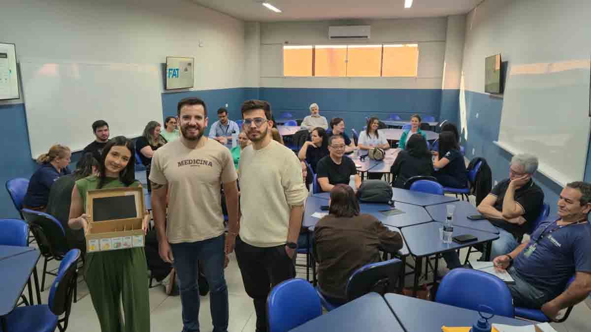 Acadêmicos de Medicina da Fatec Ivaiporã apresentam projeto de caixas organizadoras de medicamentos