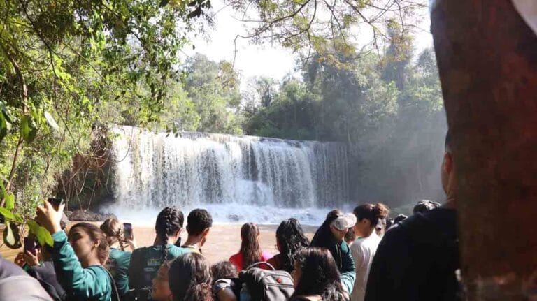 Participantes durante a Caminhada na Natureza no Circuito Salto do Bulha em Ivaiporã