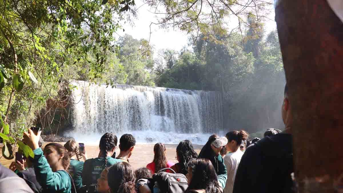 Participantes durante a Caminhada na Natureza no Circuito Salto do Bulha em Ivaiporã
