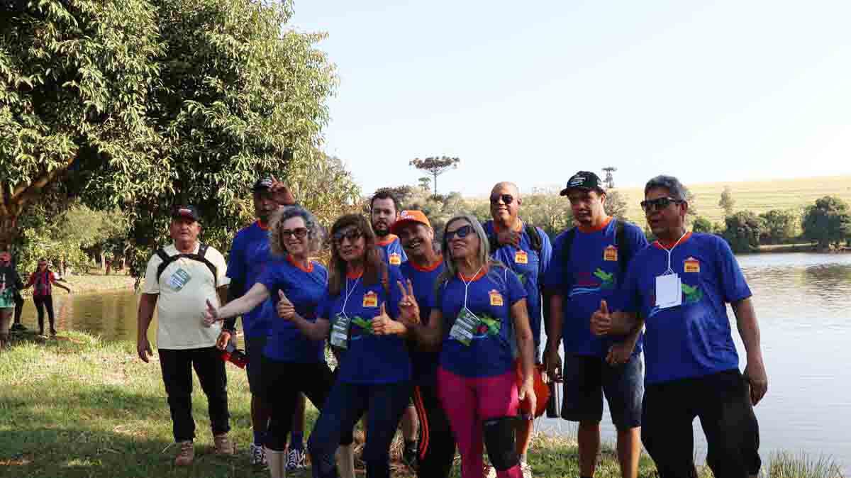 Ivaiporã reúne mais de 800 pessoas na 11ª edição da Caminhada na Natureza Participantes durante a Caminhada na Natureza no Circuito Salto do Bulha em Ivaiporã