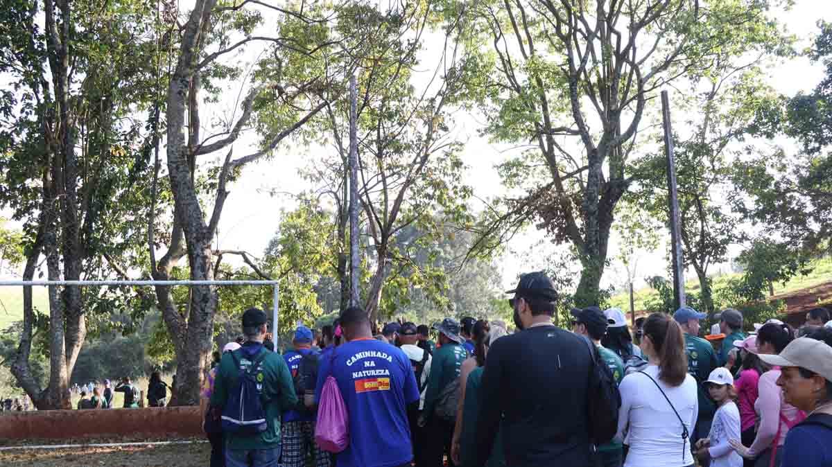 Ivaiporã reúne mais de 800 pessoas na 11ª edição da Caminhada na Natureza Participantes durante a Caminhada na Natureza no Circuito Salto do Bulha em Ivaiporã