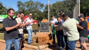 Campo de futebol suíço do Jardim Itaipu foi inaugurado durante evento realizado no domingo