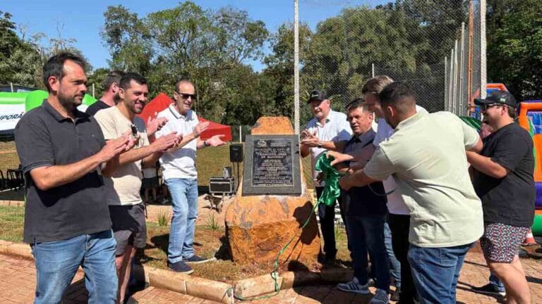 Campo de futebol suíço do Jardim Itaipu foi inaugurado durante evento realizado no domingo
