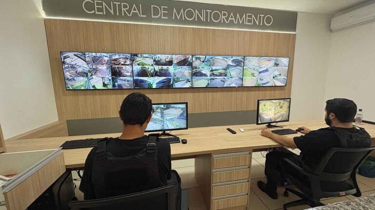 Central de Monitoramento de Ivaiporã funciona 24 horas e reúne imagens de 539 câmeras instaladas em 54 pontos.