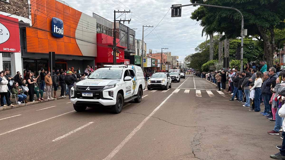 Desfile dos 204 anos da Independência reúne multidão em Ivaiporã; veja fotos desfile-independencia-ivaiporã (10)