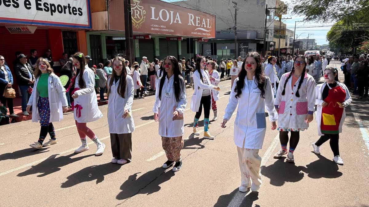 Desfile dos 204 anos da Independência reúne multidão em Ivaiporã; veja fotos desfile-independencia-ivaiporã (103)