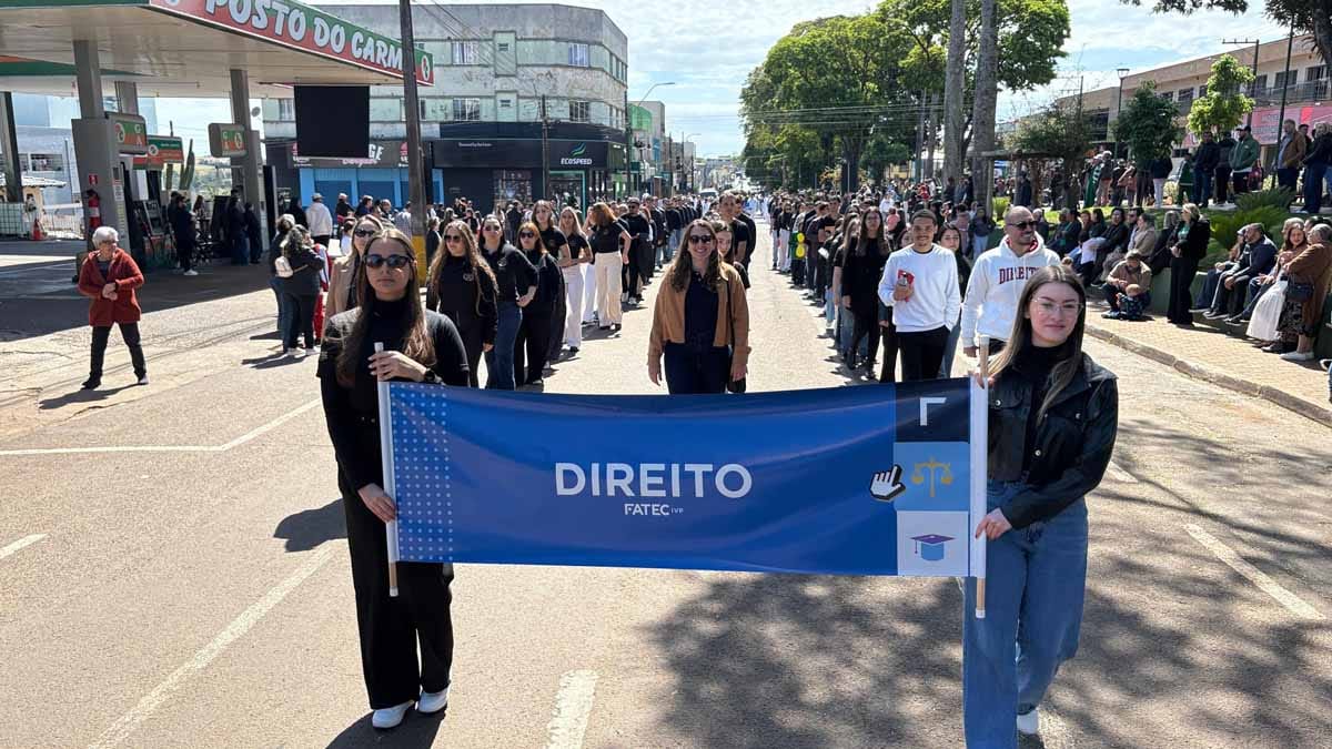Desfile dos 204 anos da Independência reúne multidão em Ivaiporã; veja fotos desfile-independencia-ivaiporã (109)