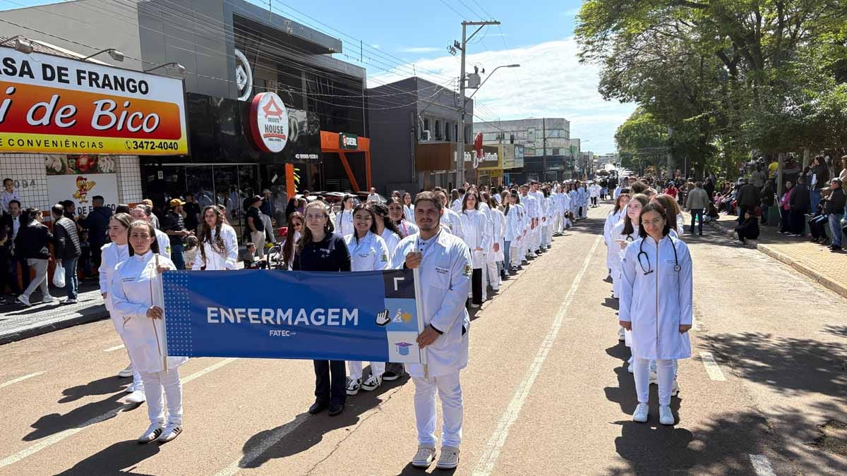 Desfile dos 204 anos da Independência reúne multidão em Ivaiporã; veja fotos desfile-independencia-ivaiporã (110)