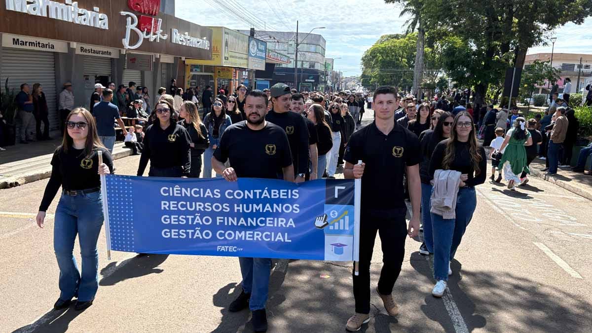 Desfile dos 204 anos da Independência reúne multidão em Ivaiporã; veja fotos desfile-independencia-ivaiporã (113)