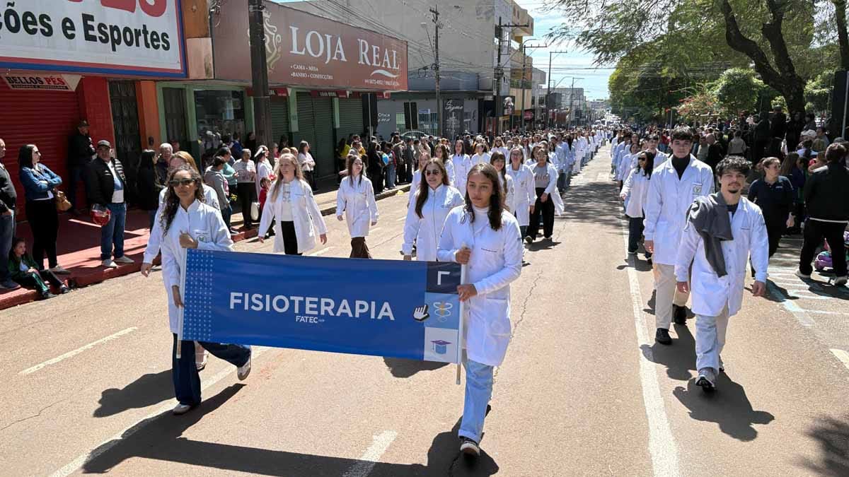 Desfile dos 204 anos da Independência reúne multidão em Ivaiporã; veja fotos desfile-independencia-ivaiporã (119)