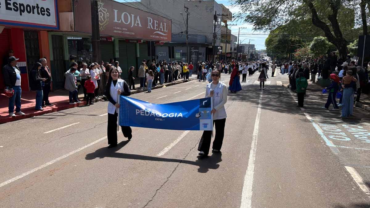 Desfile dos 204 anos da Independência reúne multidão em Ivaiporã; veja fotos desfile-independencia-ivaiporã (120)