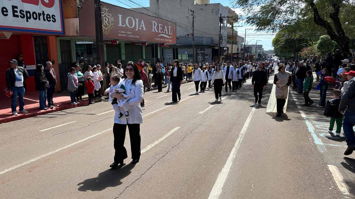 Desfile dos 204 anos da Independência reúne multidão em Ivaiporã; veja fotos desfile-independencia-ivaiporã (121)