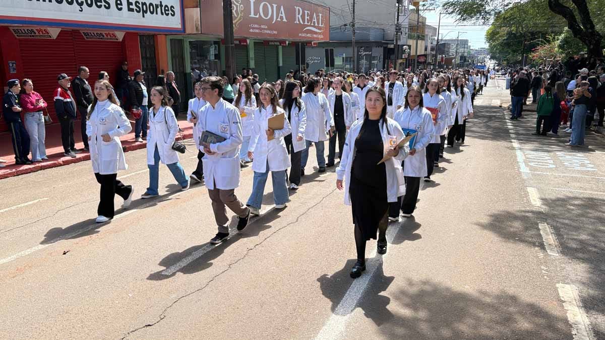 Desfile dos 204 anos da Independência reúne multidão em Ivaiporã; veja fotos desfile-independencia-ivaiporã (124)
