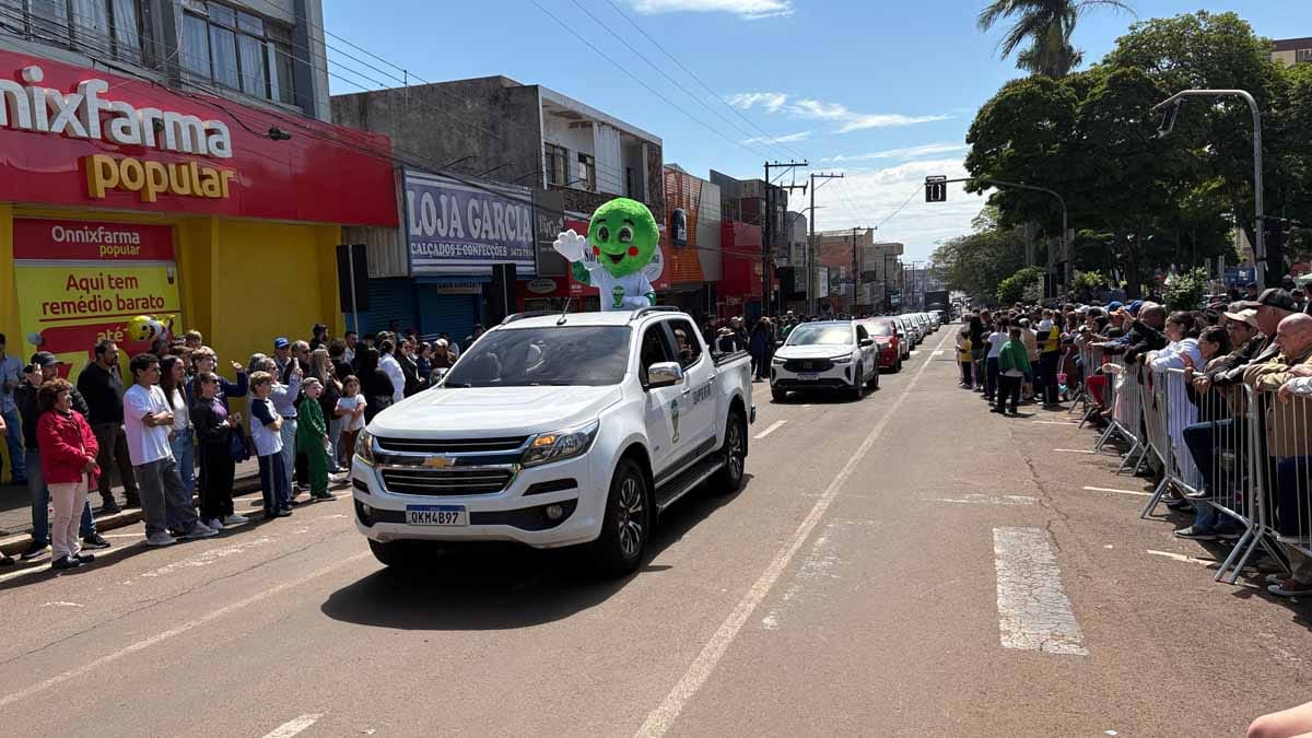 Desfile dos 204 anos da Independência reúne multidão em Ivaiporã; veja fotos desfile-independencia-ivaiporã (128)