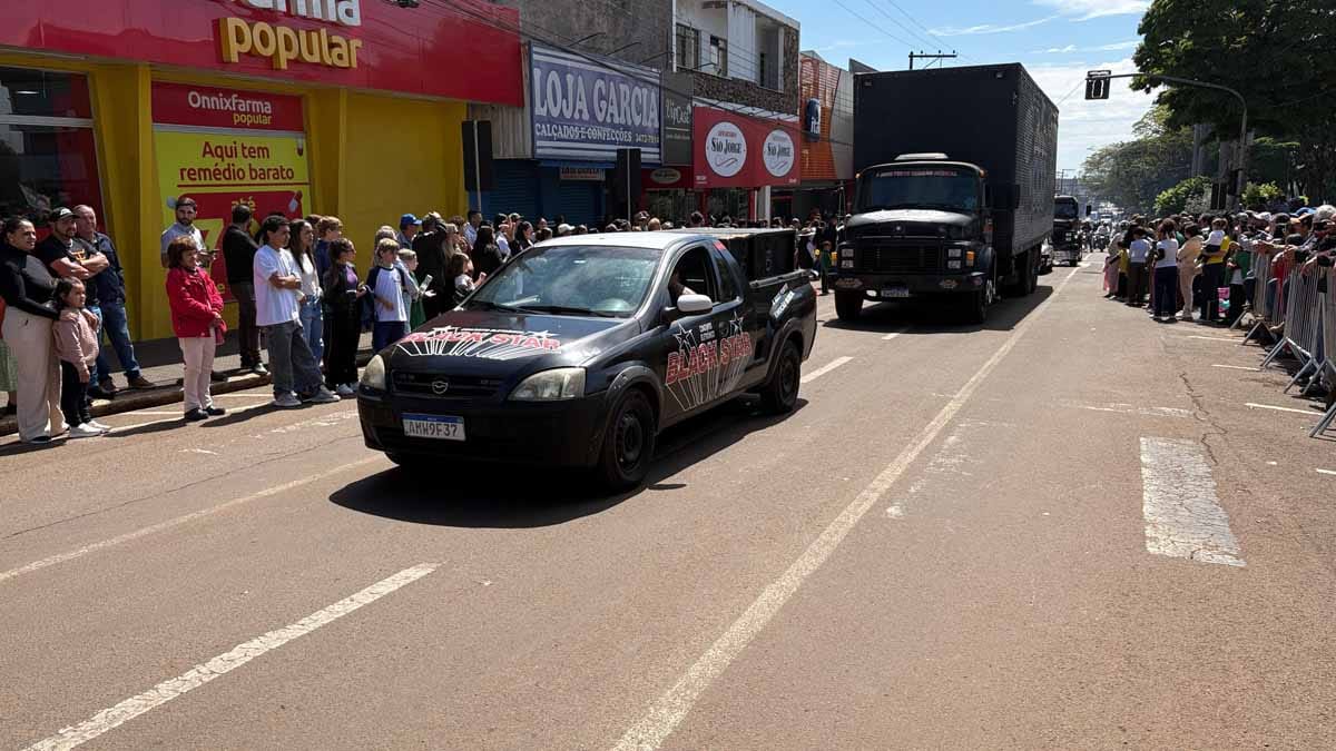 Desfile dos 204 anos da Independência reúne multidão em Ivaiporã; veja fotos desfile-independencia-ivaiporã (129)
