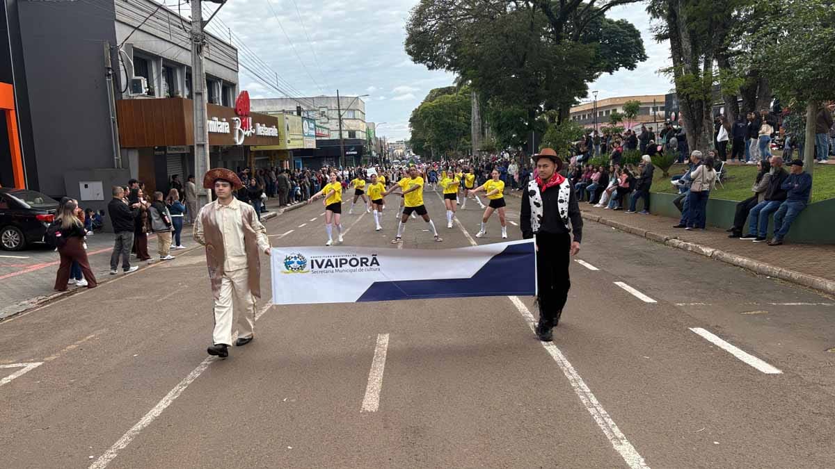 Desfile dos 204 anos da Independência reúne multidão em Ivaiporã; veja fotos desfile-independencia-ivaiporã (13)