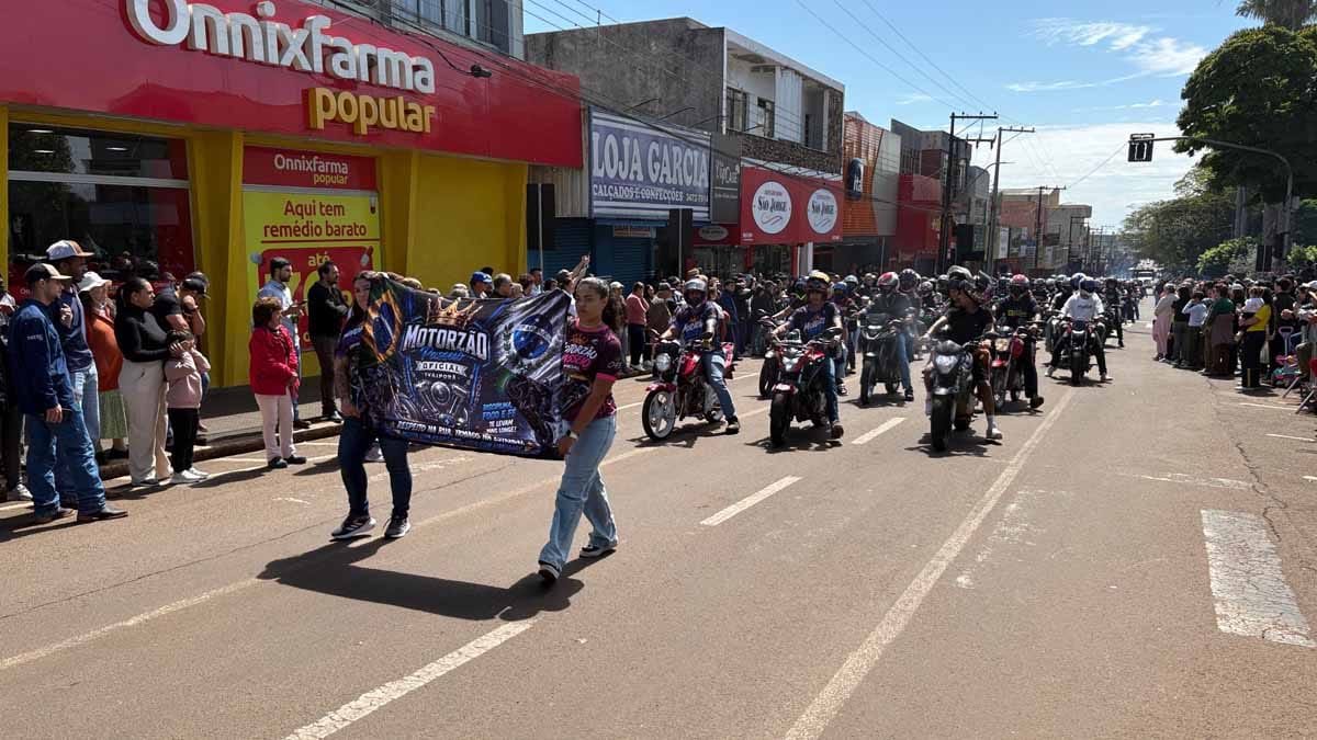 Desfile dos 204 anos da Independência reúne multidão em Ivaiporã; veja fotos desfile-independencia-ivaiporã (130)