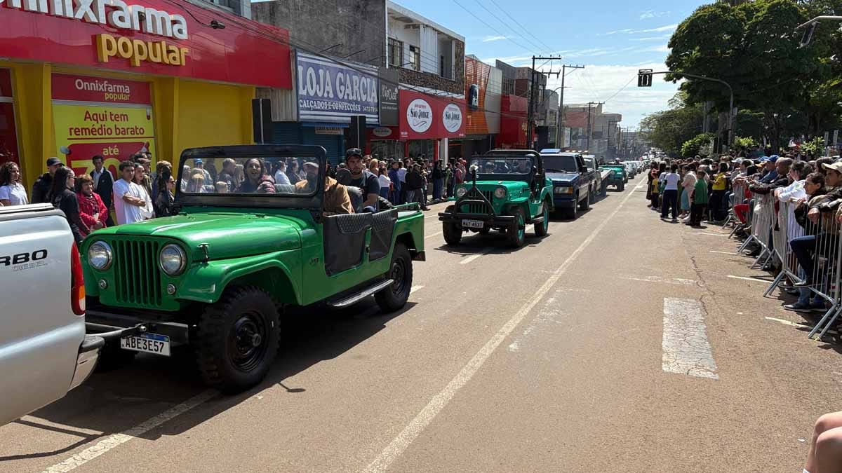 Desfile dos 204 anos da Independência reúne multidão em Ivaiporã; veja fotos desfile-independencia-ivaiporã (131)