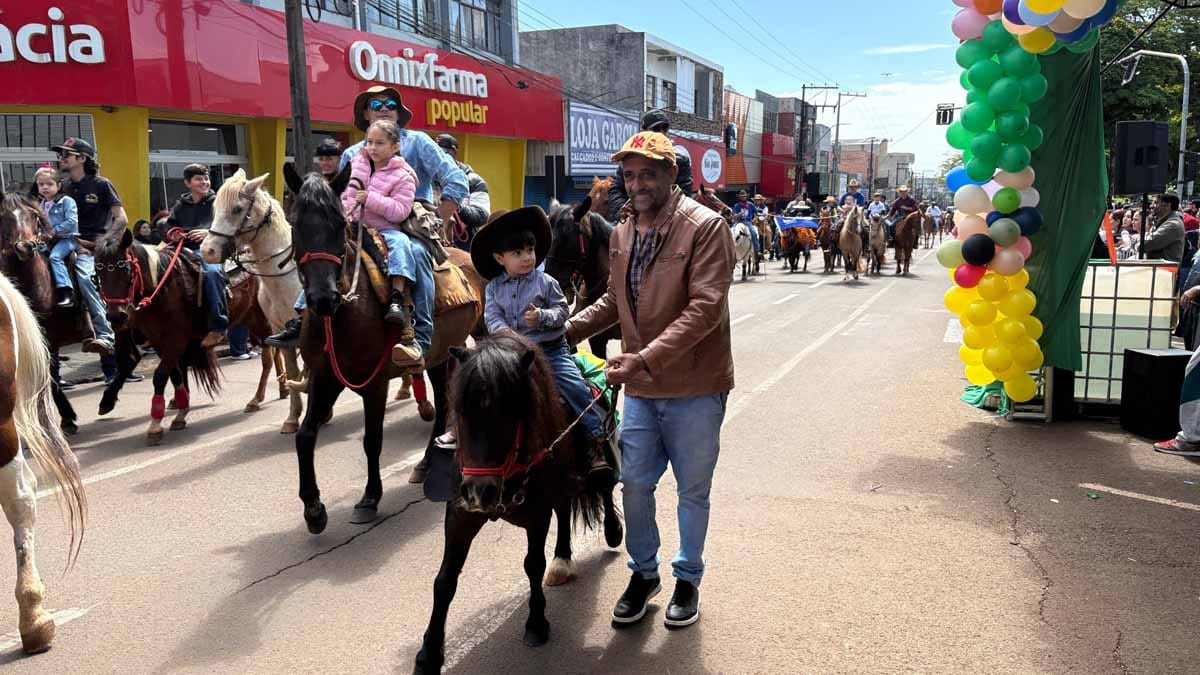 Desfile dos 204 anos da Independência reúne multidão em Ivaiporã; veja fotos desfile-independencia-ivaiporã (134)