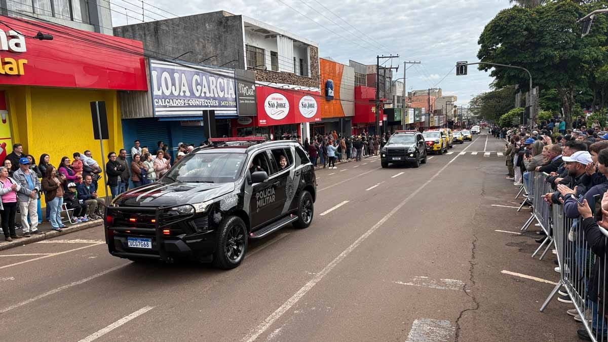 Desfile dos 204 anos da Independência reúne multidão em Ivaiporã; veja fotos desfile-independencia-ivaiporã (14)