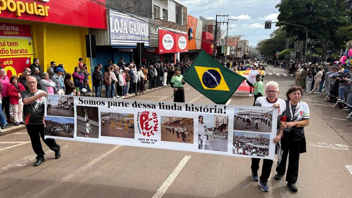 Desfile dos 204 anos da Independência reúne multidão em Ivaiporã; veja fotos desfile-independencia-ivaiporã (17)