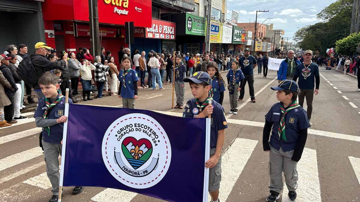 Desfile dos 204 anos da Independência reúne multidão em Ivaiporã; veja fotos desfile-independencia-ivaiporã (19)