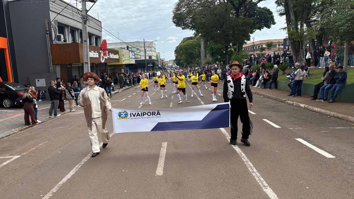 Desfile dos 204 anos da Independência reúne multidão em Ivaiporã; veja fotos desfile-independencia-ivaiporã (20)