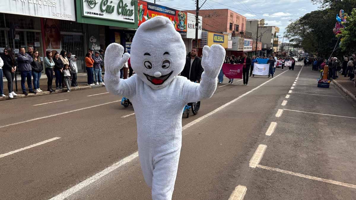 Desfile dos 204 anos da Independência reúne multidão em Ivaiporã; veja fotos desfile-independencia-ivaiporã (22)