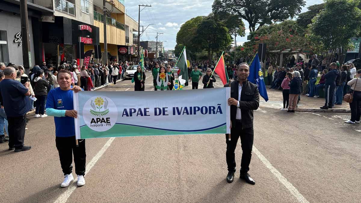 Desfile dos 204 anos da Independência reúne multidão em Ivaiporã; veja fotos desfile-independencia-ivaiporã (30)