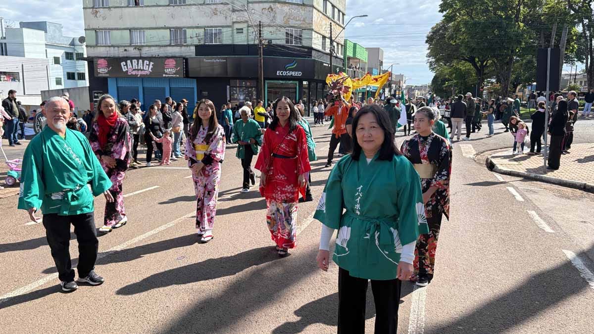 Desfile dos 204 anos da Independência reúne multidão em Ivaiporã; veja fotos desfile-independencia-ivaiporã (32)