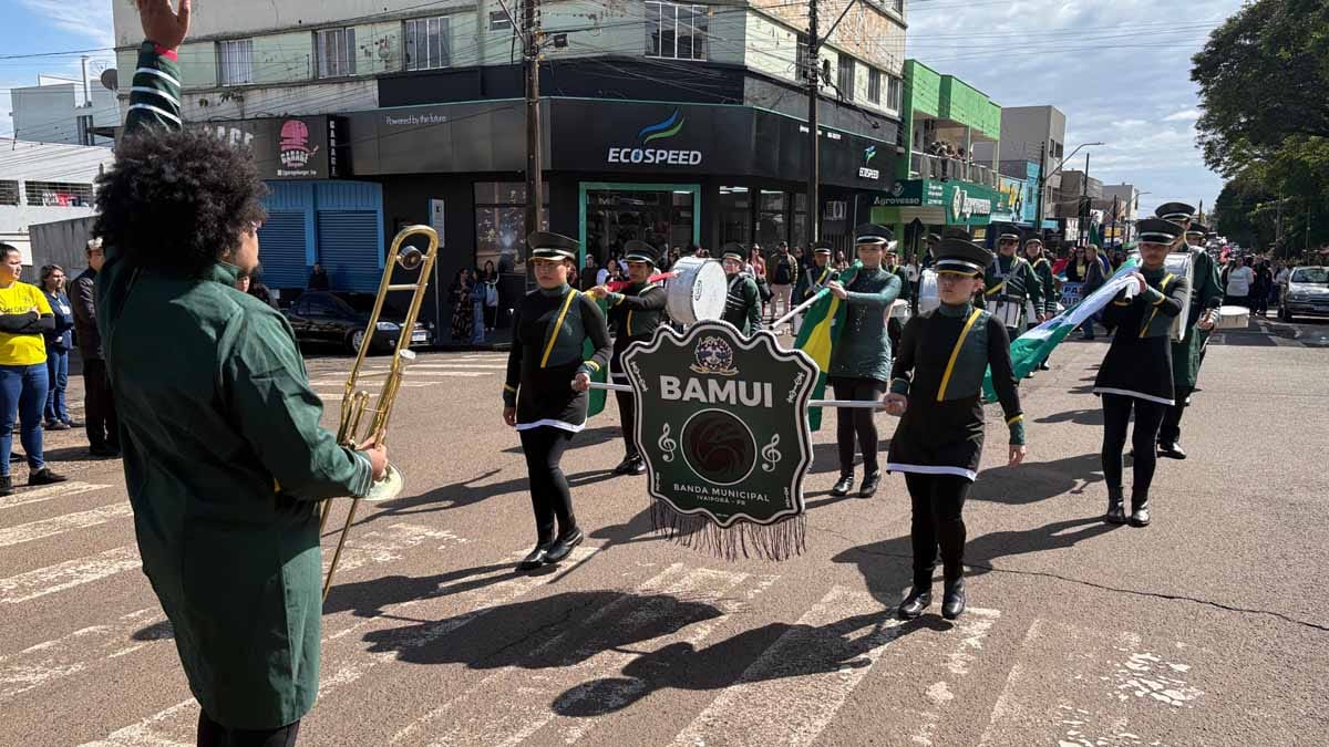 Desfile dos 204 anos da Independência reúne multidão em Ivaiporã; veja fotos desfile-independencia-ivaiporã (34)