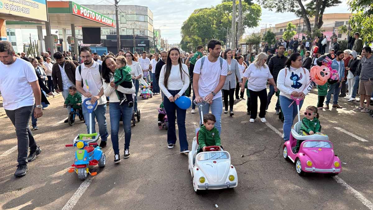 Desfile dos 204 anos da Independência reúne multidão em Ivaiporã; veja fotos desfile-independencia-ivaiporã (37)