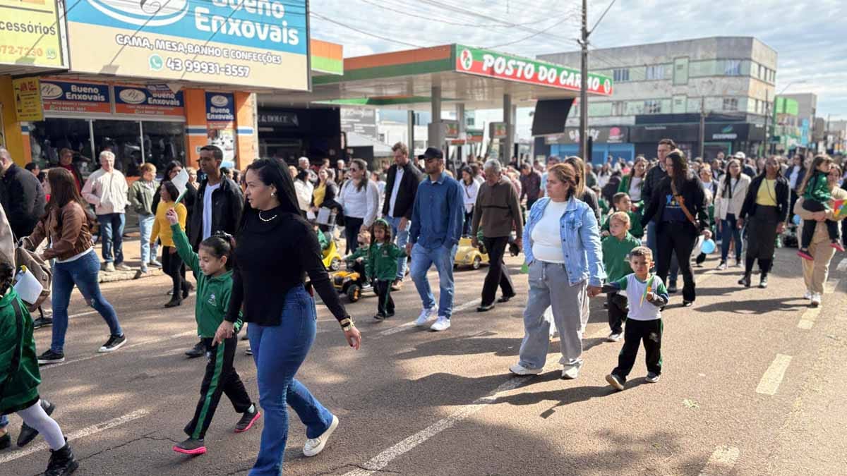 Desfile dos 204 anos da Independência reúne multidão em Ivaiporã; veja fotos desfile-independencia-ivaiporã (38)