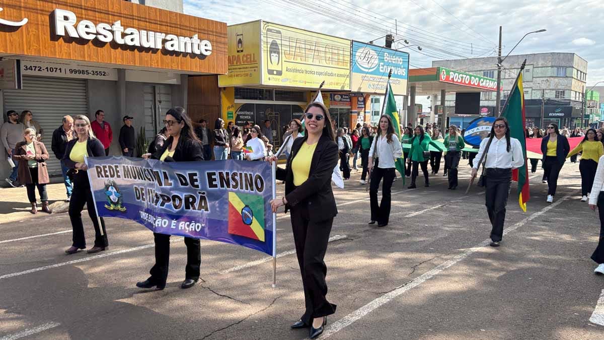 Desfile dos 204 anos da Independência reúne multidão em Ivaiporã; veja fotos desfile-independencia-ivaiporã (40)