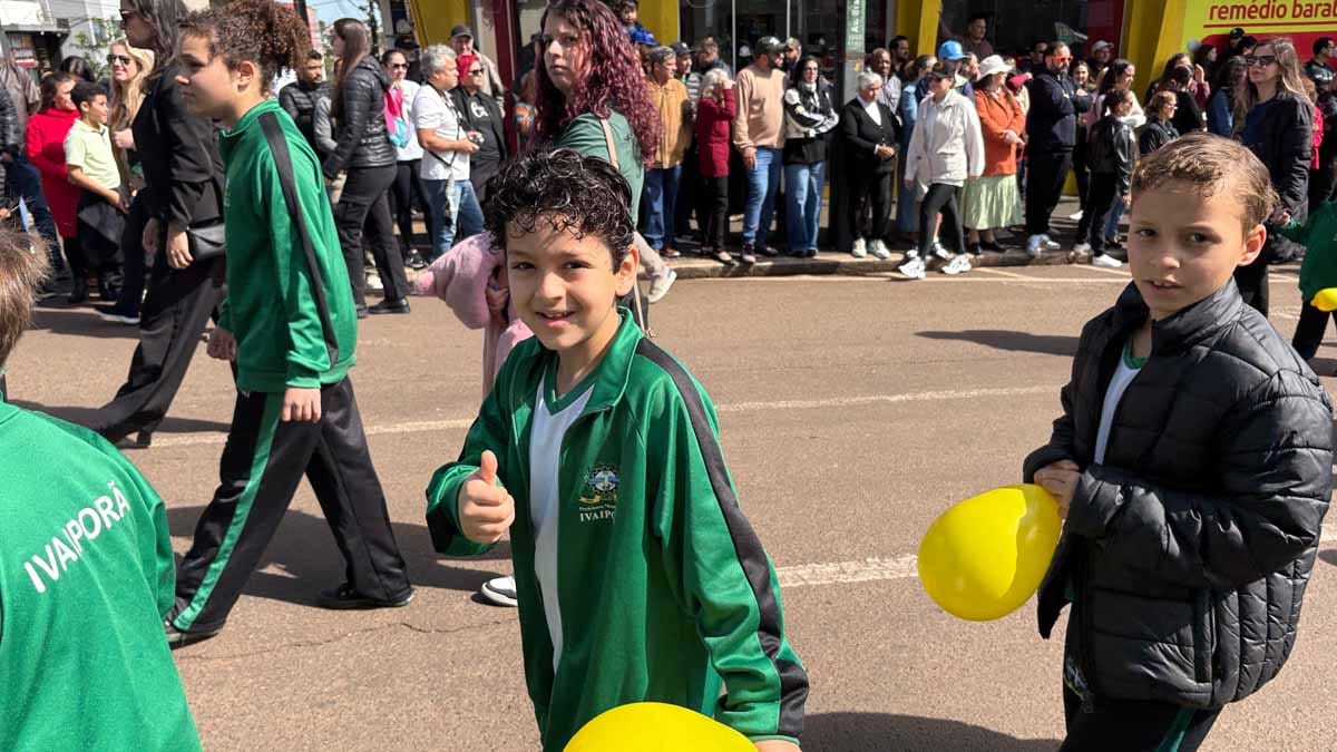 Desfile dos 204 anos da Independência reúne multidão em Ivaiporã; veja fotos desfile-independencia-ivaiporã (41)