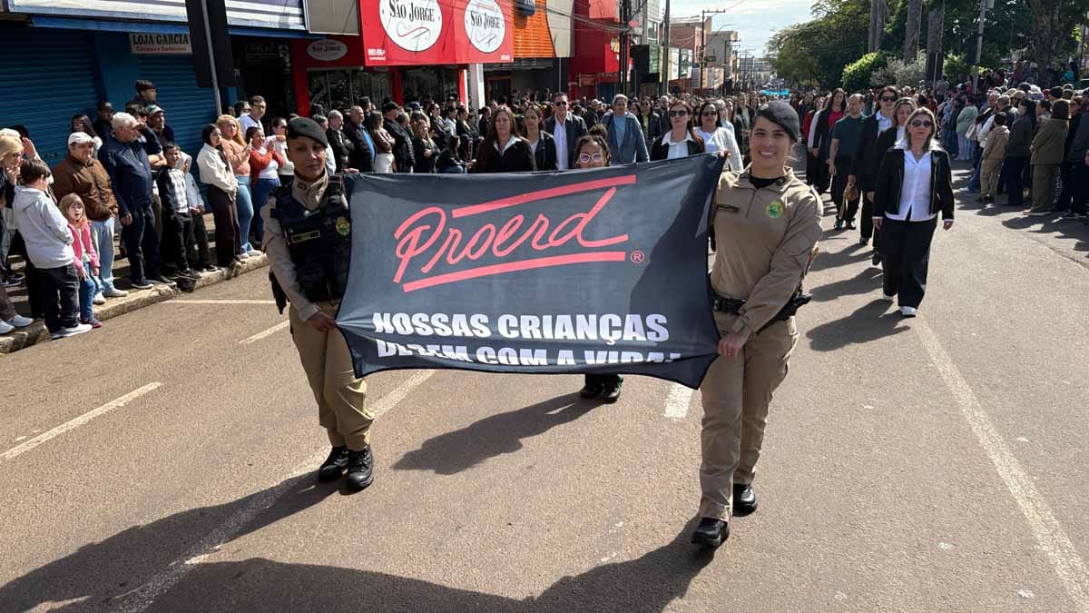 Desfile dos 204 anos da Independência reúne multidão em Ivaiporã; veja fotos desfile-independencia-ivaiporã (44)