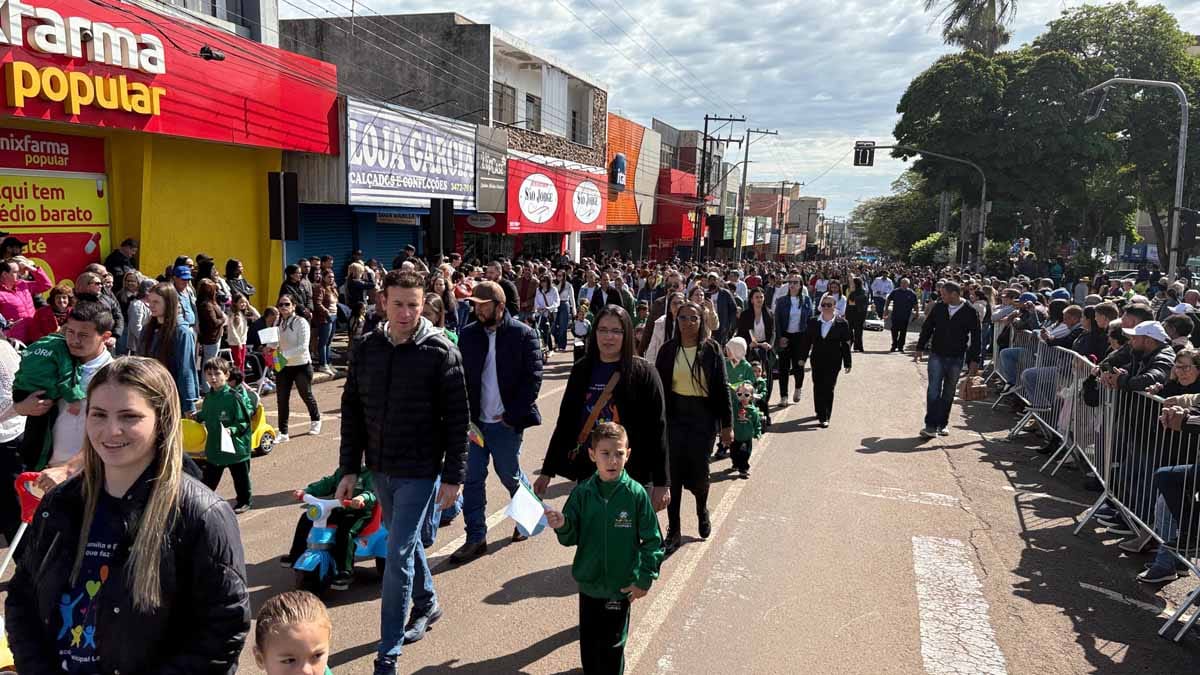 Desfile dos 204 anos da Independência reúne multidão em Ivaiporã; veja fotos desfile-independencia-ivaiporã (46)