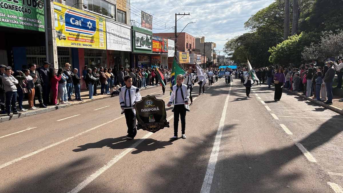 Desfile dos 204 anos da Independência reúne multidão em Ivaiporã; veja fotos desfile-independencia-ivaiporã (47)