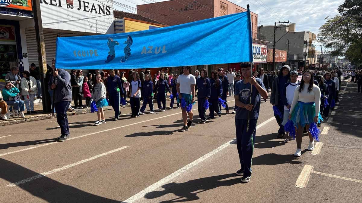 Desfile dos 204 anos da Independência reúne multidão em Ivaiporã; veja fotos desfile-independencia-ivaiporã (49)