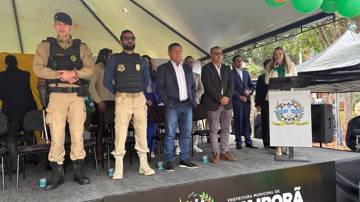 Desfile dos 204 anos da Independência reúne multidão em Ivaiporã; veja fotos desfile-independencia-ivaiporã (5)