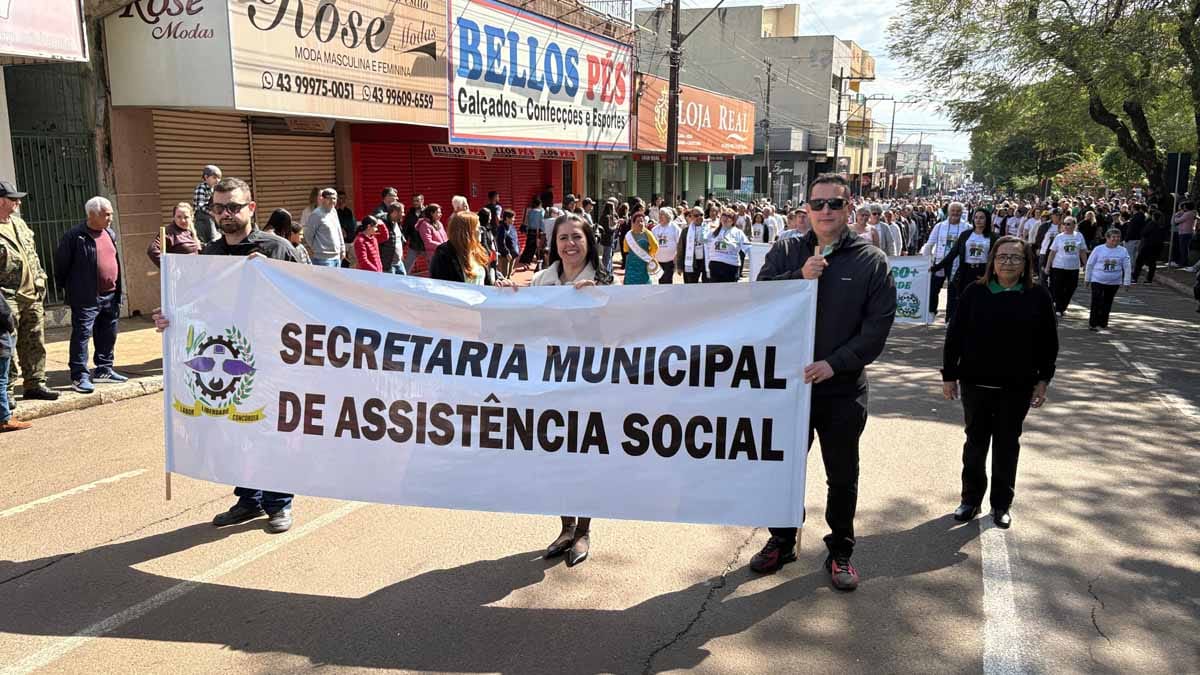 Desfile dos 204 anos da Independência reúne multidão em Ivaiporã; veja fotos desfile-independencia-ivaiporã (51)